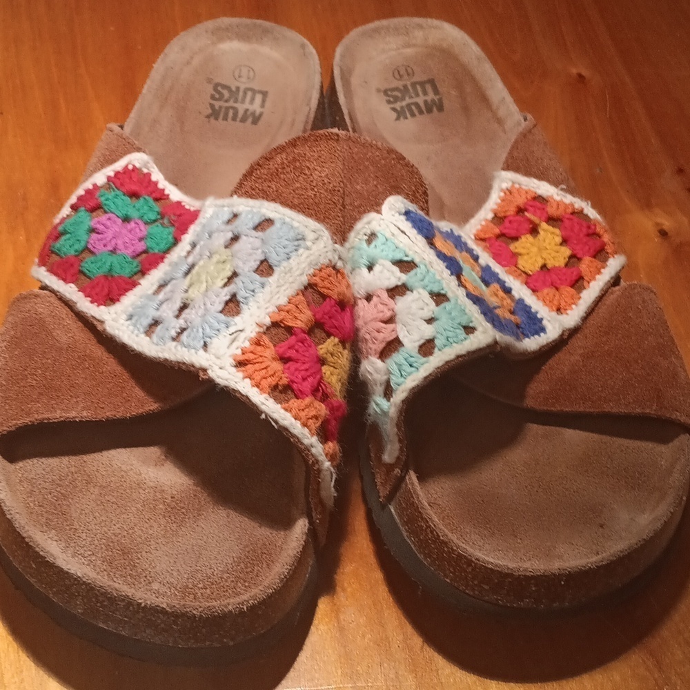 Muk Luks Brown and Red Bohemian Sandals Size 11 - Picture 2 of 7